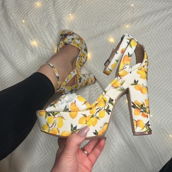 JustFab Shoes - JustFab Lawren Lemon Print Platform Sandals in Wide Width - Size 10